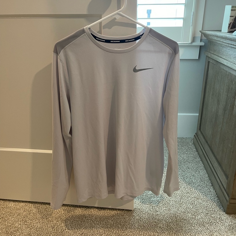 Size M Nike Running Shirt PERFECT